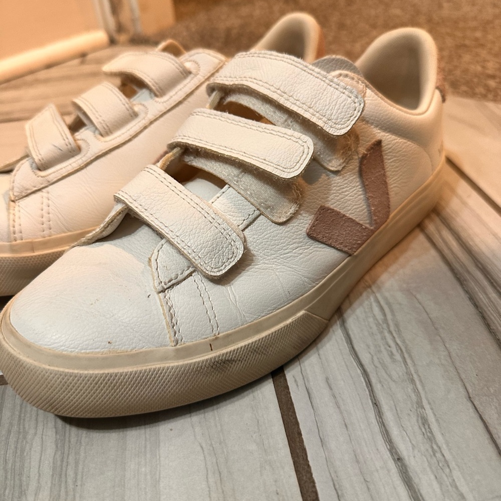 Veja Recife women’s sneakers White and Pink - size 9.5